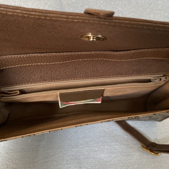 โSOLD โ ๐ Authentic Gucci Bag - Picture 4 of 10